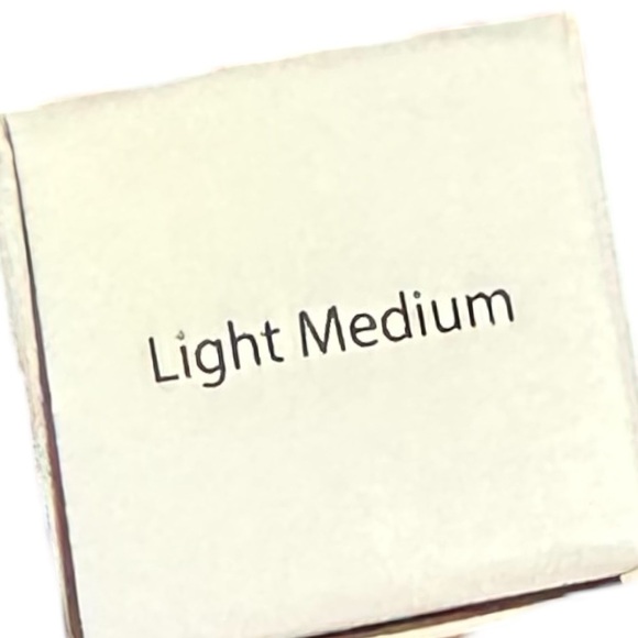 V KOSMETIK Eyeshadow Primer .20 Oz. Shade Light Medium Brand New In Box - Picture 4 of 7